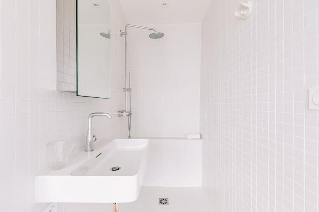 Bright Apartment In The 10Arr. - 4 People 巴黎 外观 照片